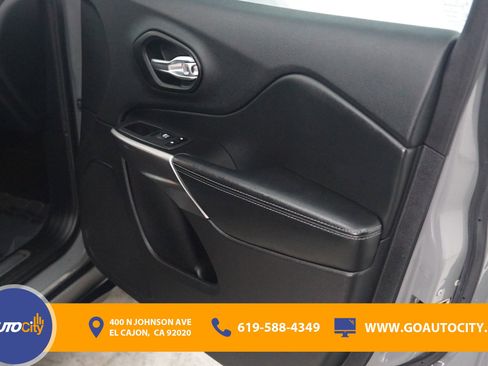 Used 2021 Jeep Cherokee Limited w/ Elite Package FWD image 17