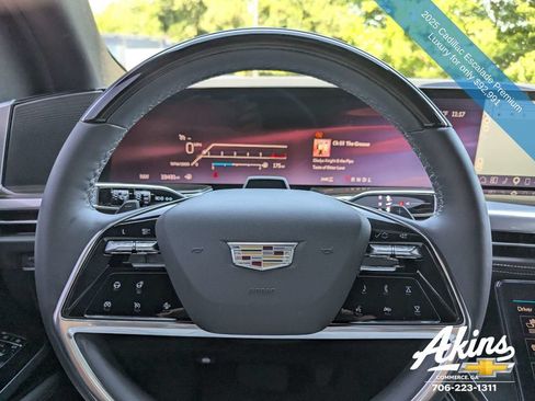 Used 2025 Cadillac Escalade Premium Luxury AWD/4WD image 31