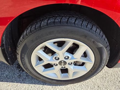 Used 2022 Kia Soul LX w/ Technology Package FWD image 9