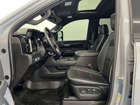 Used 2025 GMC Sierra 2500 AT4X w/ AT4X AEV Edition AWD/4WD image 4
