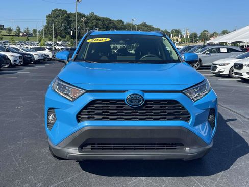 Used 2021 Toyota RAV4 XLE w/ Convenience Package AWD/4WD image 2