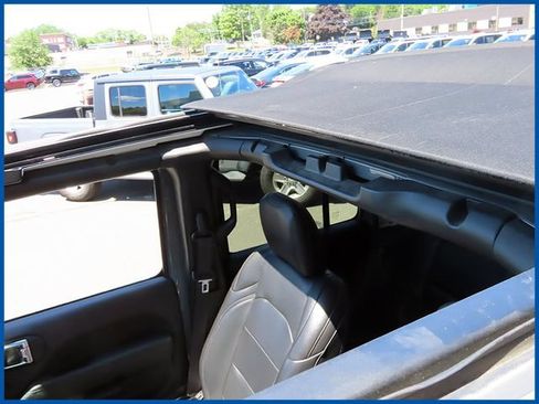 Used 2023 Jeep Wrangler Unlimited Sahara AWD/4WD image 16