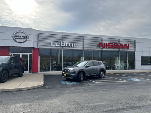 Used 2023 Nissan Rogue SV AWD/4WD image 1