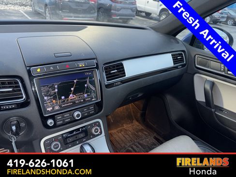Used 2017 Volkswagen Touareg Wolfsburg Edition image 21