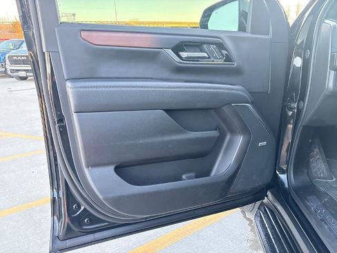 Used 2025 GMC Yukon Denali AWD/4WD image 12