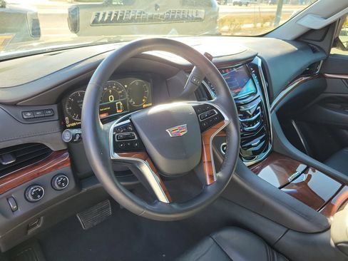 Used 2015 Cadillac Escalade Premium image 25