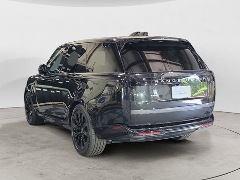 New 2025 Land Rover Range Rover SE image 3