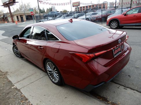Used 2019 Toyota Avalon Limited image 7