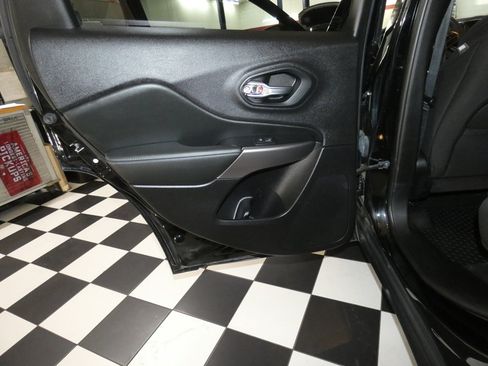 Used 2021 Jeep Cherokee Sport w/ Popular Appearance Group AWD/4WD image 24