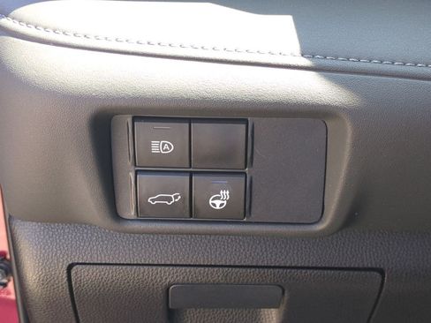 Used 2021 Toyota Highlander Limited FWD image 19