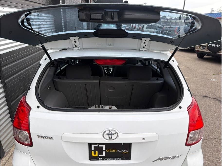 Used 2004 Toyota Matrix w/ PWR Pkg FWD image 9