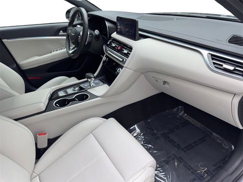 Used 2025 Genesis G70 2.5T image 52