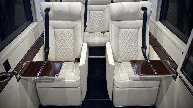 Used 2025 Mercedes-Benz Sprinter 2500 image 18