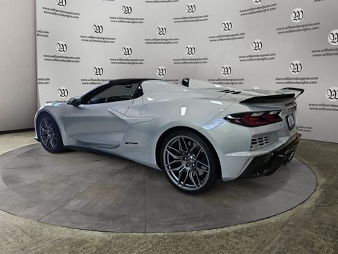 Used 2024 Chevrolet Corvette Z06 RWD image 3