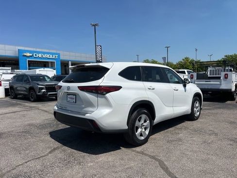 Used 2023 Toyota Highlander L image 3