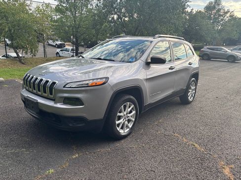 Used 2015 Jeep Cherokee Sport w/ Sport Appearance Group FWD image 1
