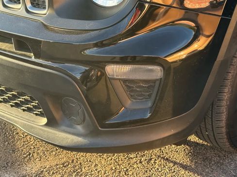 Used 2023 Jeep Renegade Latitude image 9