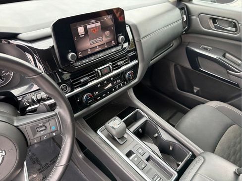 Certified 2024 Nissan Pathfinder SV FWD image 16