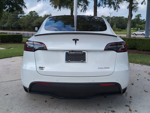 Used 2022 Tesla Model Y Performance AWD/4WD image 9
