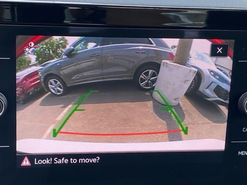 Certified 2025 Volkswagen Jetta SE w/ Sunroof Package FWD image 15