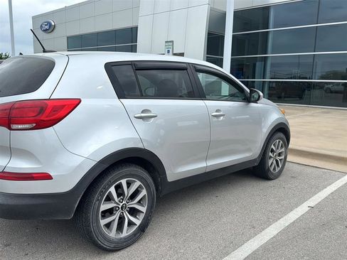 Used 2016 Kia Sportage LX image 3