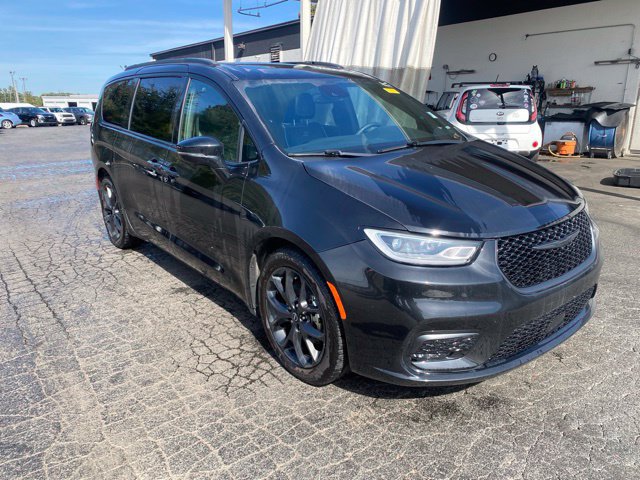 Used 2026 Chrysler Pacifica Limited w/ S Appearance Package FWD image 2
