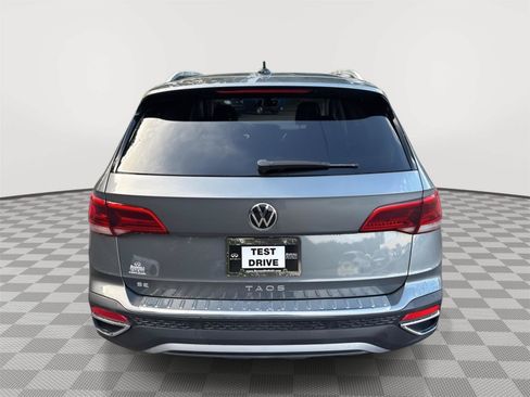 Used 2023 Volkswagen Taos SE w/ Panoramic Sunroof Package FWD image 7