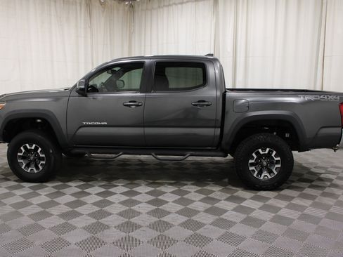 Used 2017 Toyota Tacoma TRD Off-Road w/ Tow Package (A/T) AWD/4WD image 31