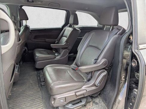 Used 2018 Honda Odyssey Touring image 12
