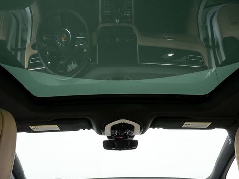 Certified 2022 Porsche Macan S AWD/4WD image 21