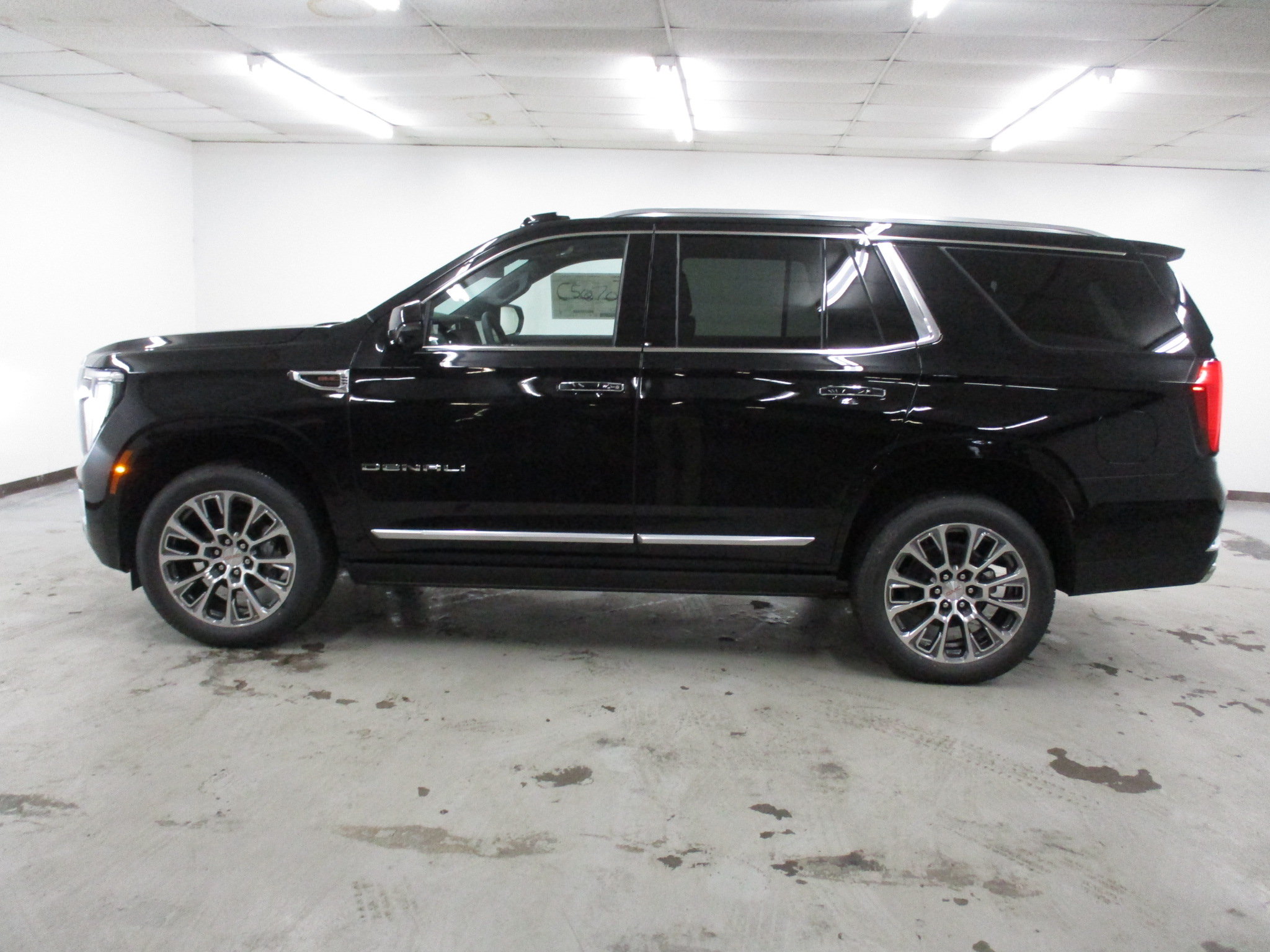 New 2026 GMC Yukon Denali w/ Sun & Power Step Package AWD/4WD image 9