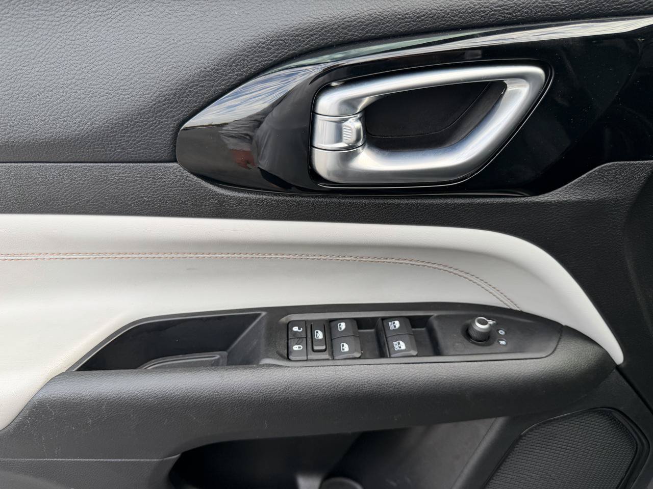 Used 2022 Jeep Compass Limited AWD/4WD image 9