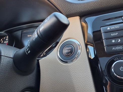 Used 2019 Nissan Rogue SL w/ Premium Package image 28