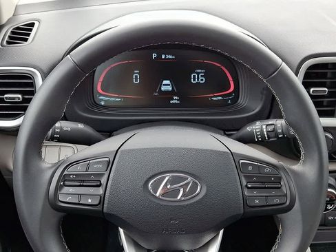 Certified 2025 Hyundai Venue SEL FWD image 18