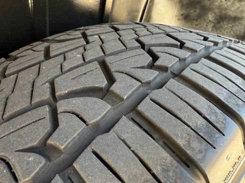 Used 2025 Tesla Cybertruck AWD Crew Cab image 31