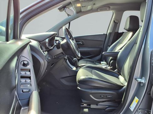 Used 2019 Chevrolet Trax LT w/ LT Convenience Package image 21