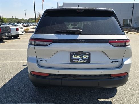 New 2025 Jeep Grand Cherokee Limited w/ Luxury Tech Group II image 14