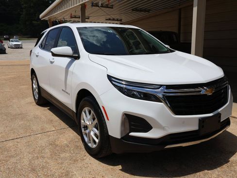 Used 2024 Chevrolet Equinox LT FWD image 3