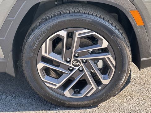 Used 2025 Hyundai Tucson Limited AWD/4WD image 12