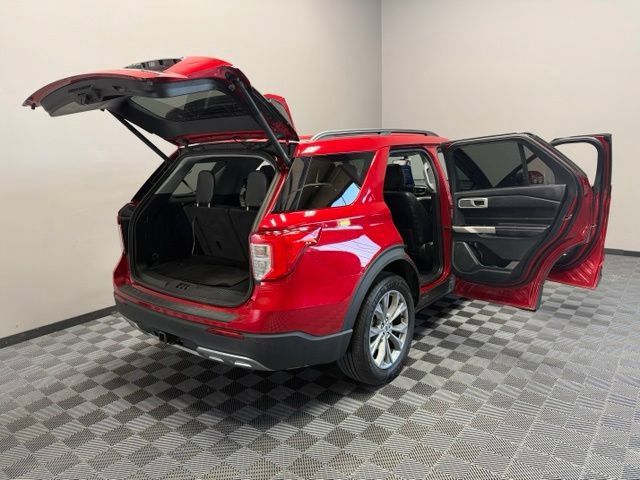 Used 2023 Ford Explorer XLT w/ Equipment Group 202A AWD/4WD image 30