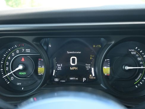 Used 2025 Jeep Wrangler Unlimited Sahara w/ Safety Group AWD/4WD image 20