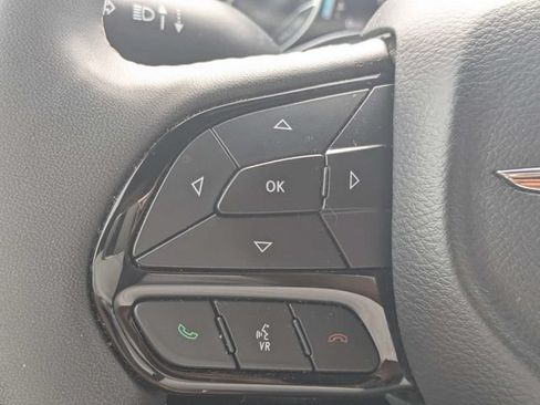 Used 2025 Chrysler Pacifica Limited FWD image 24