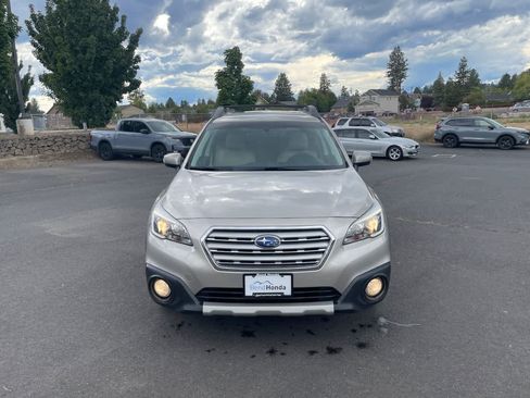 Used 2017 Subaru Outback 2.5i Limited w/ Protection Package #2 AWD/4WD image 8