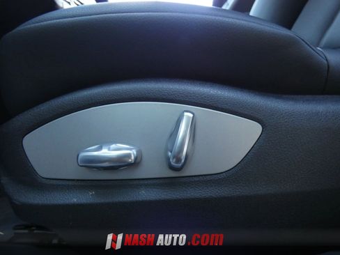 Used 2024 Porsche Macan AWD/4WD image 47