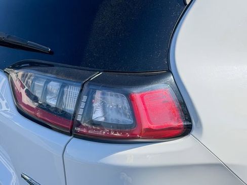 Used 2020 Jeep Cherokee Latitude Plus w/ Cold Weather Group image 6