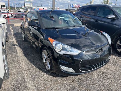 Used 2014 Hyundai Veloster w/ Technology Package 03 FWD image 3
