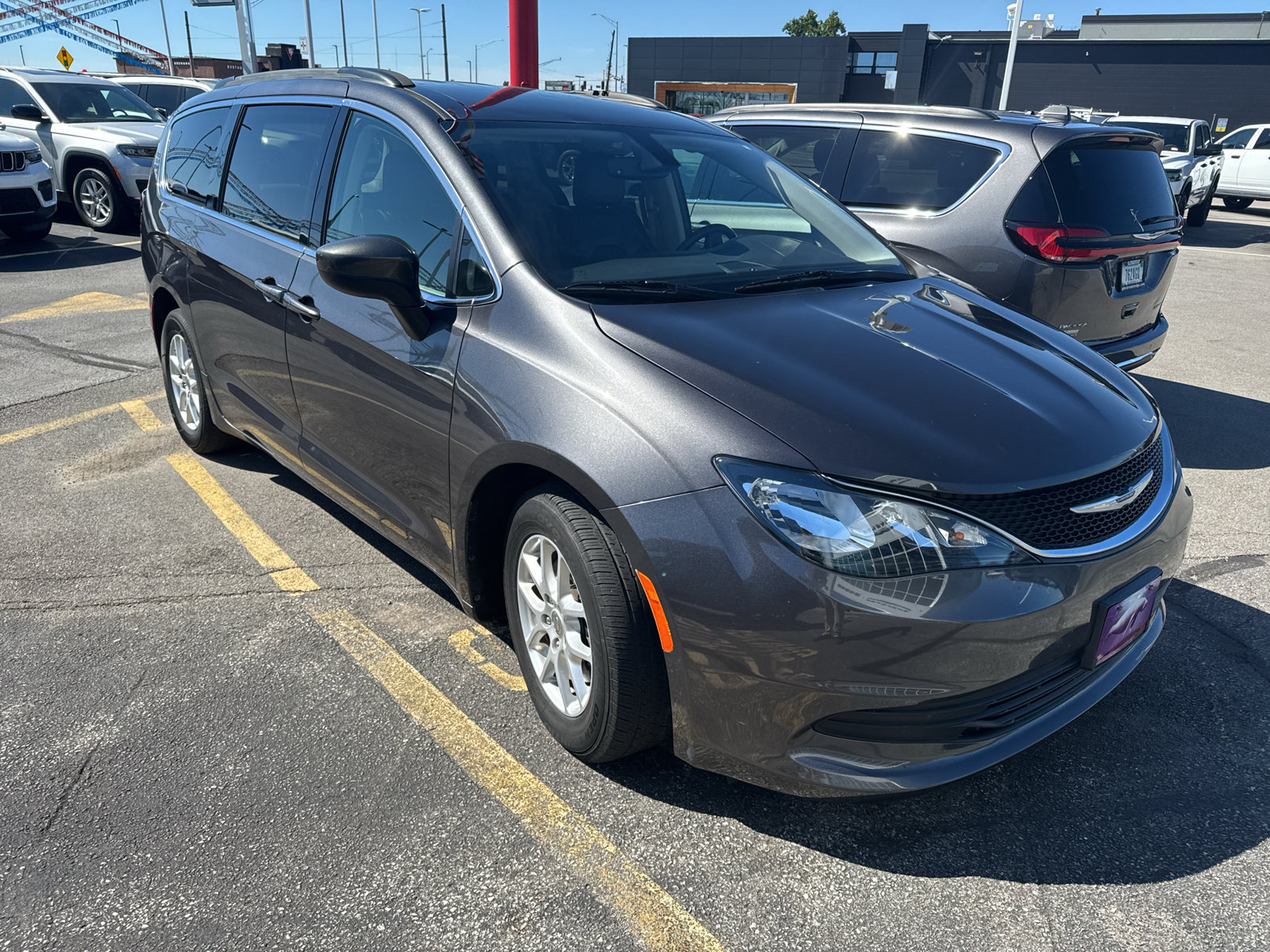Used 2020 Chrysler Voyager Lxi FWD image 2