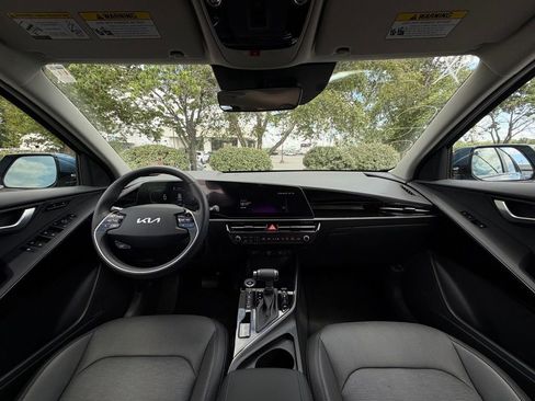 Certified 2025 Kia Niro FWD image 31