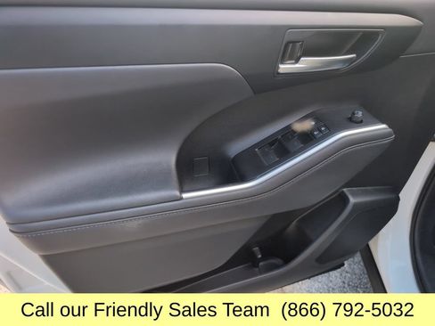 Certified 2020 Toyota Highlander XLE AWD/4WD image 12