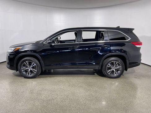 Used 2019 Toyota Highlander Plus FWD image 6